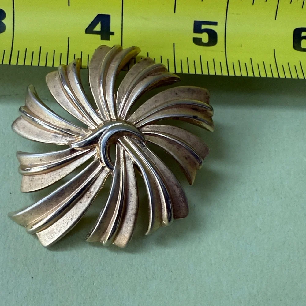 Vintage Trifari Gold Large Swirl Brooch